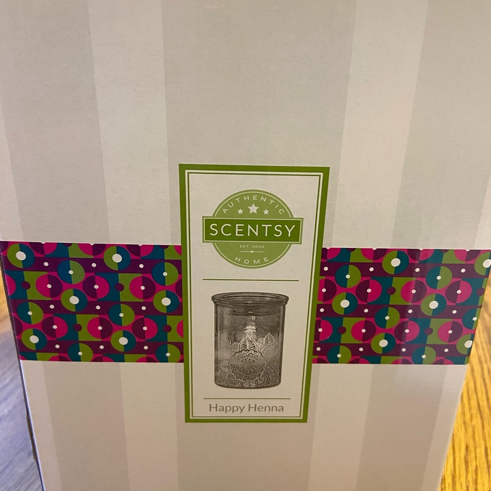 Scentsy New Happy Henna warmer